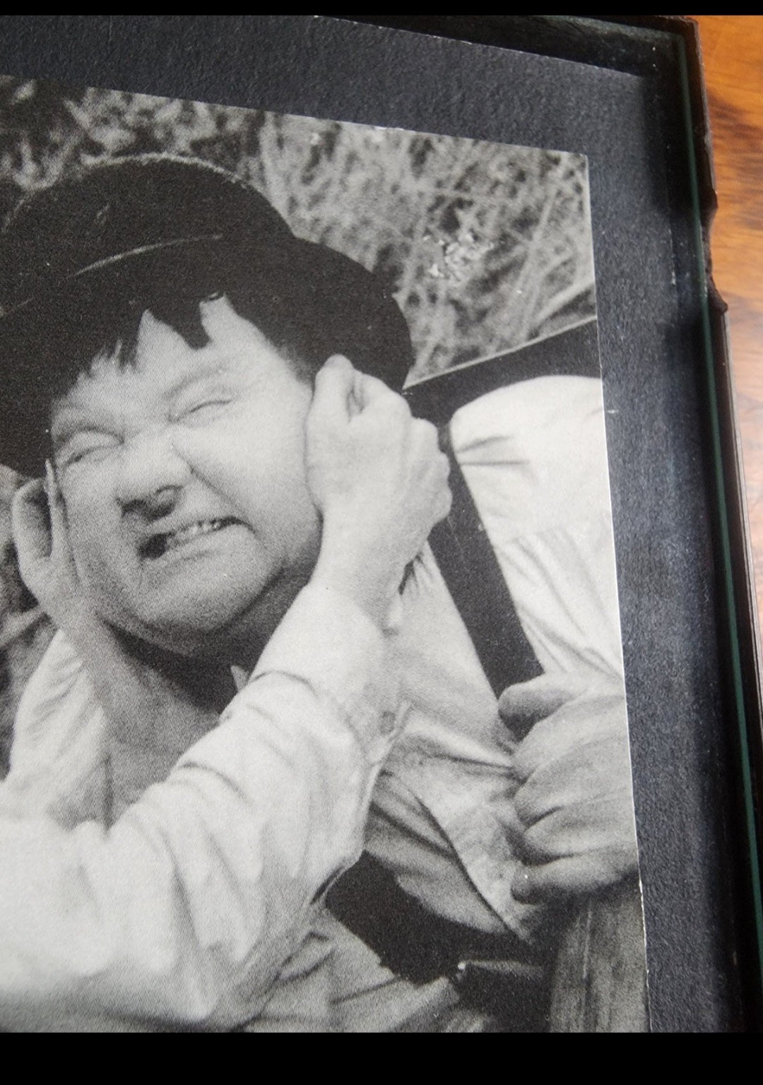 3 Stooges and Laural & Hardy 4x7 framed pictures