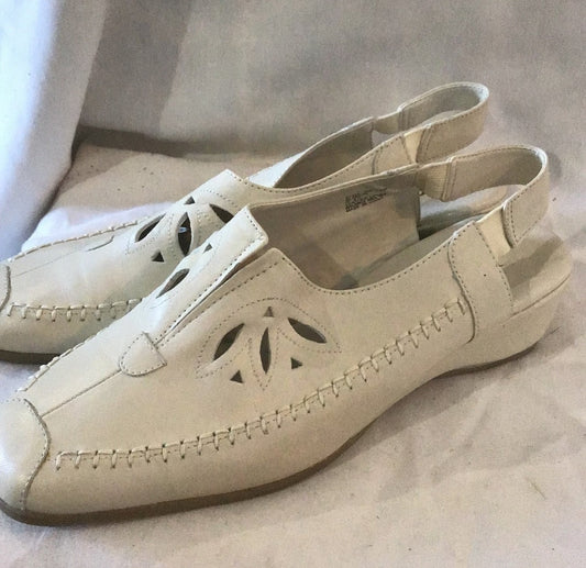 Women's leather cream shoes, i love comfort  size 9