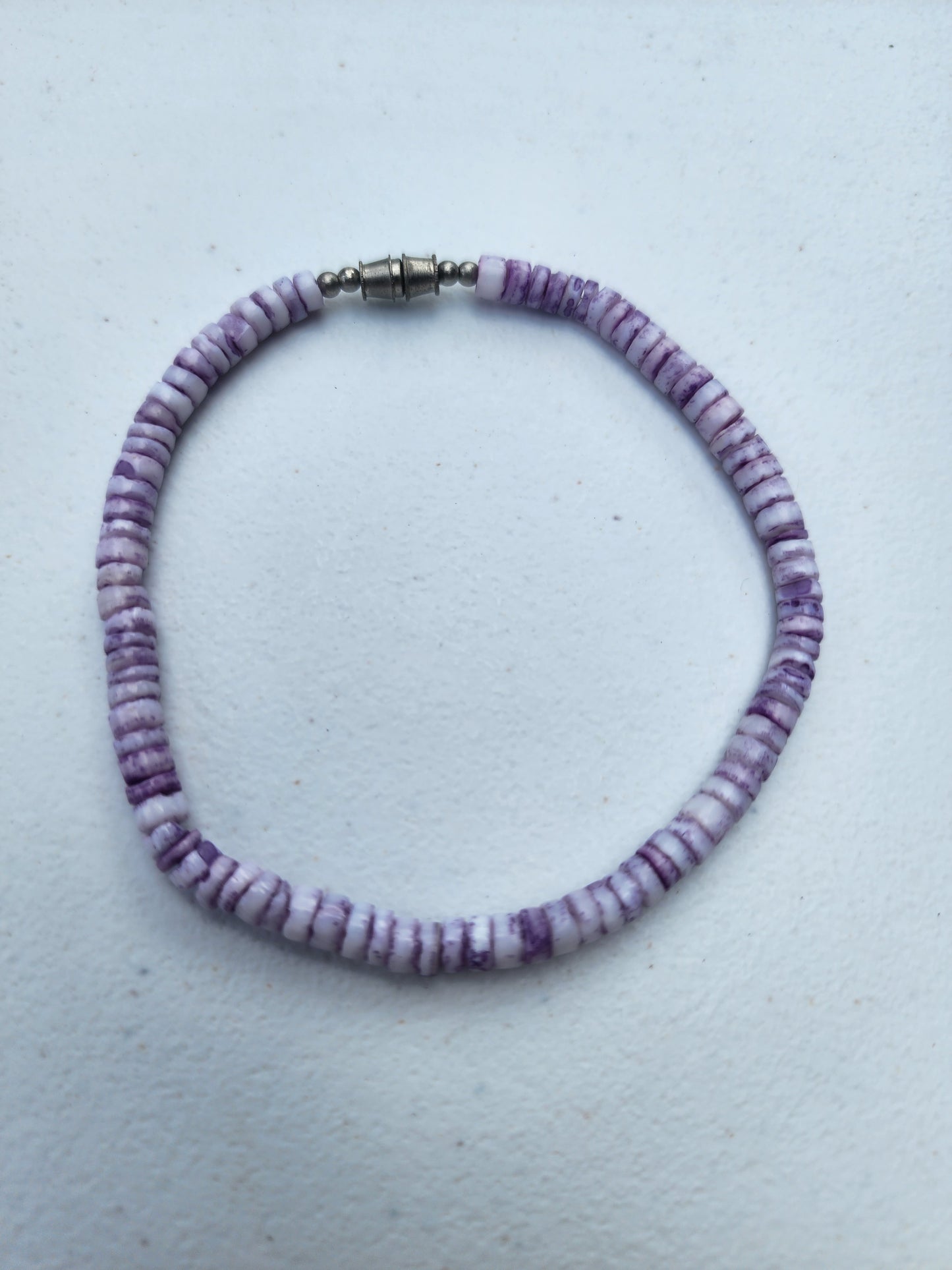 Vintage Lavender Shell Heishe Strand Bracelet | Screw Barrel Clasp 9.75"
