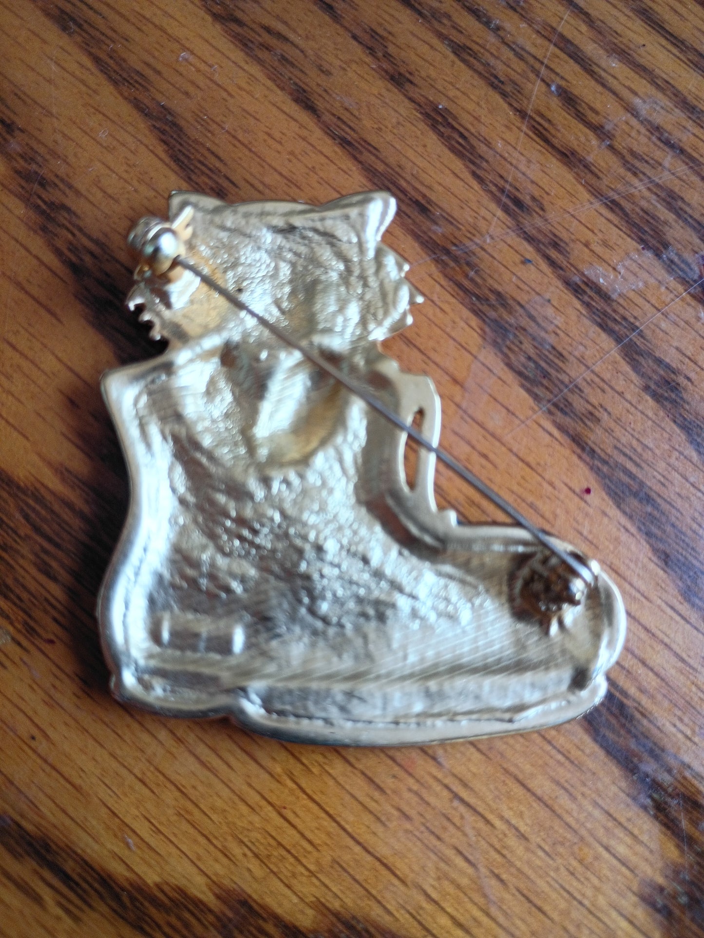 Vintage Cat In Boot Brooch Pin Gold Tone with green enamel 2" by 2"