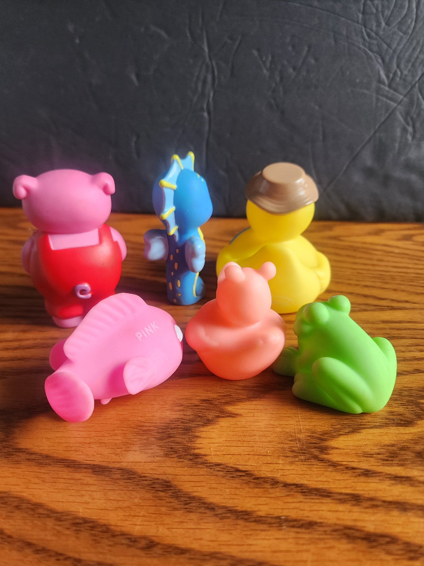 Lot of 6 little Bath toys Seahorse 2 ducks, fish frog & Melissa & Doug Squirt Pig.