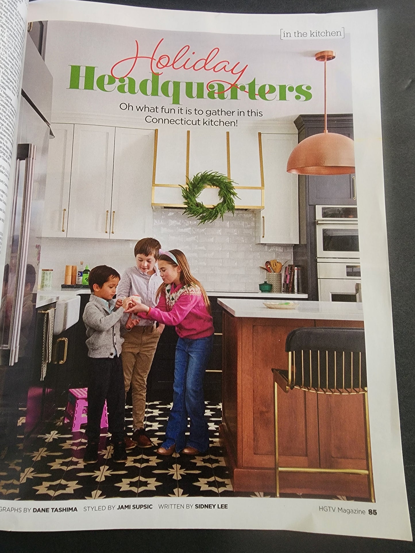 HGTV MAGAZINE - HOLIDAY BEST - NOV/DEC 2024 FESTIVE IDEAS, FIREPLACE, DECORATE
