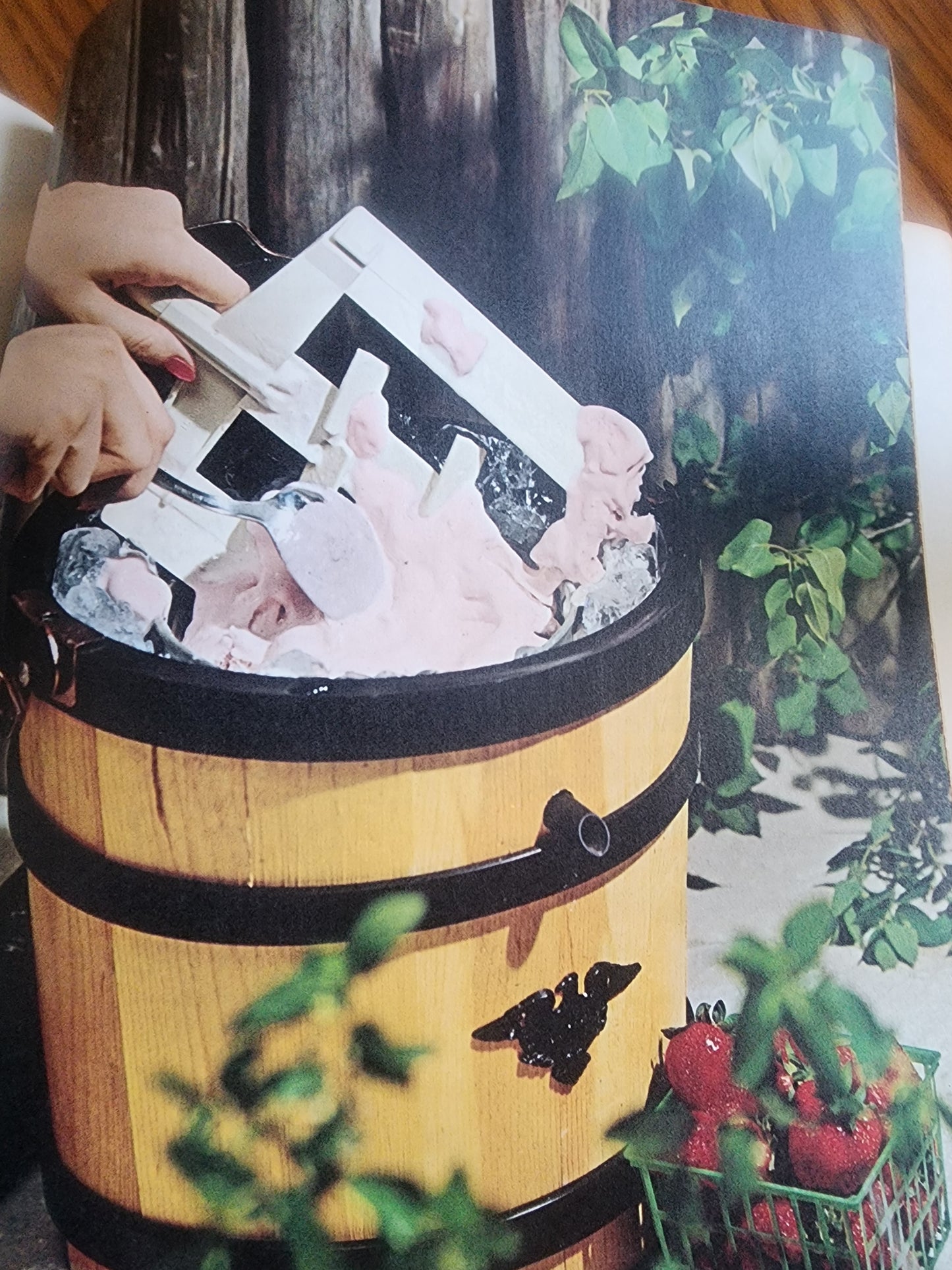 IDEALS COUNTRY KITCHEN COOKBOOK 1975-paperback- breads, soups and more