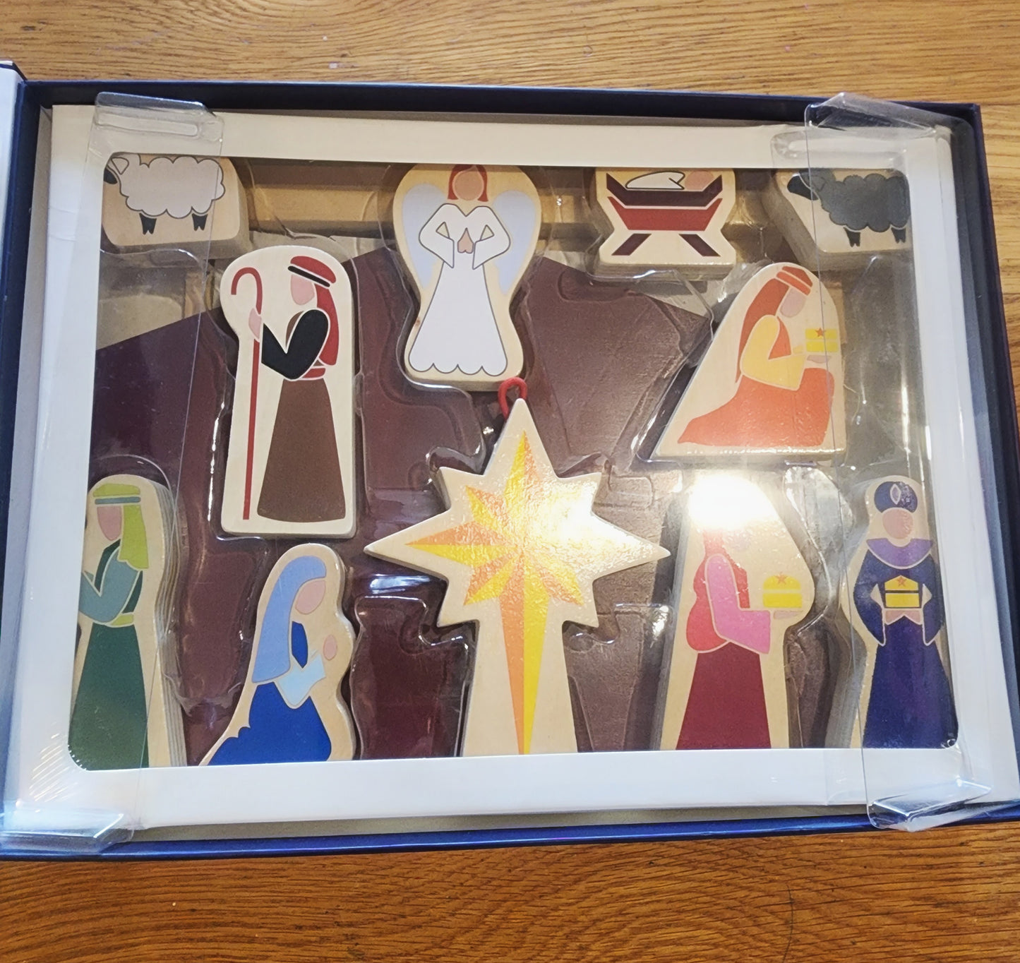 Wooden Nativity Scene and Spanish book Star from Afar Navidad Christmas