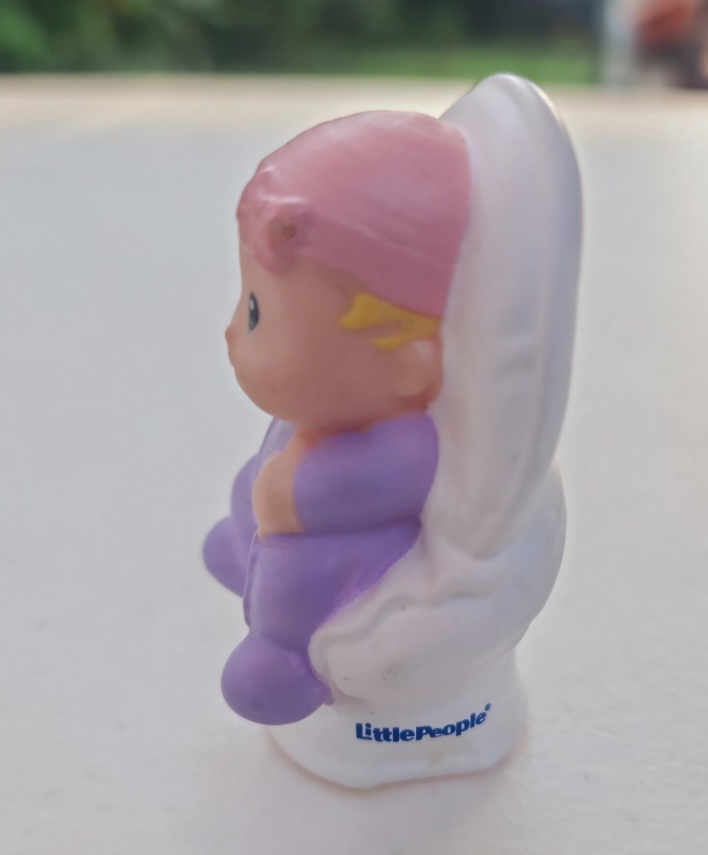 2012 Mattel Fisher Price Little People Baby Girl In Car Carrier Seat