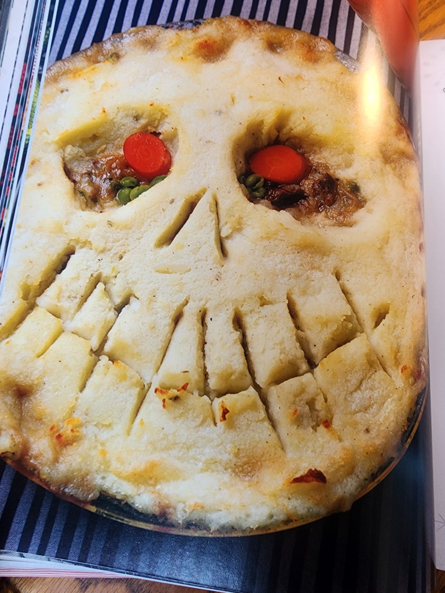 Nightmare Before Christmas: the Official Cookbook and Entertaining Guide