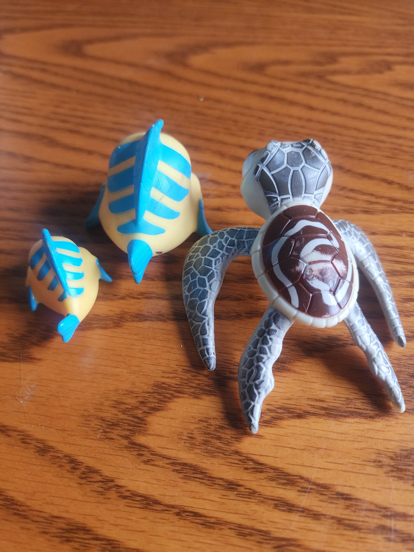 Disney Finding Nemo & Little Mermaid Figurine Set - Squirt & Flounder