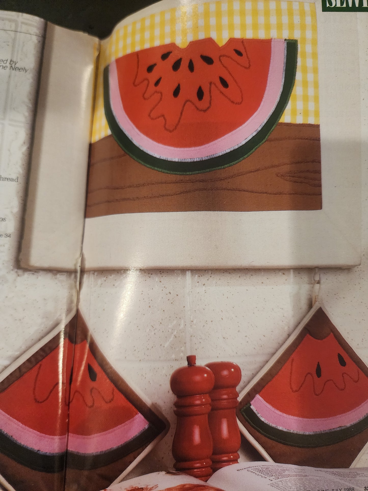 Annie's CROCHET Newsletter #38 & Pattern Club #51 1980s. 2 Books