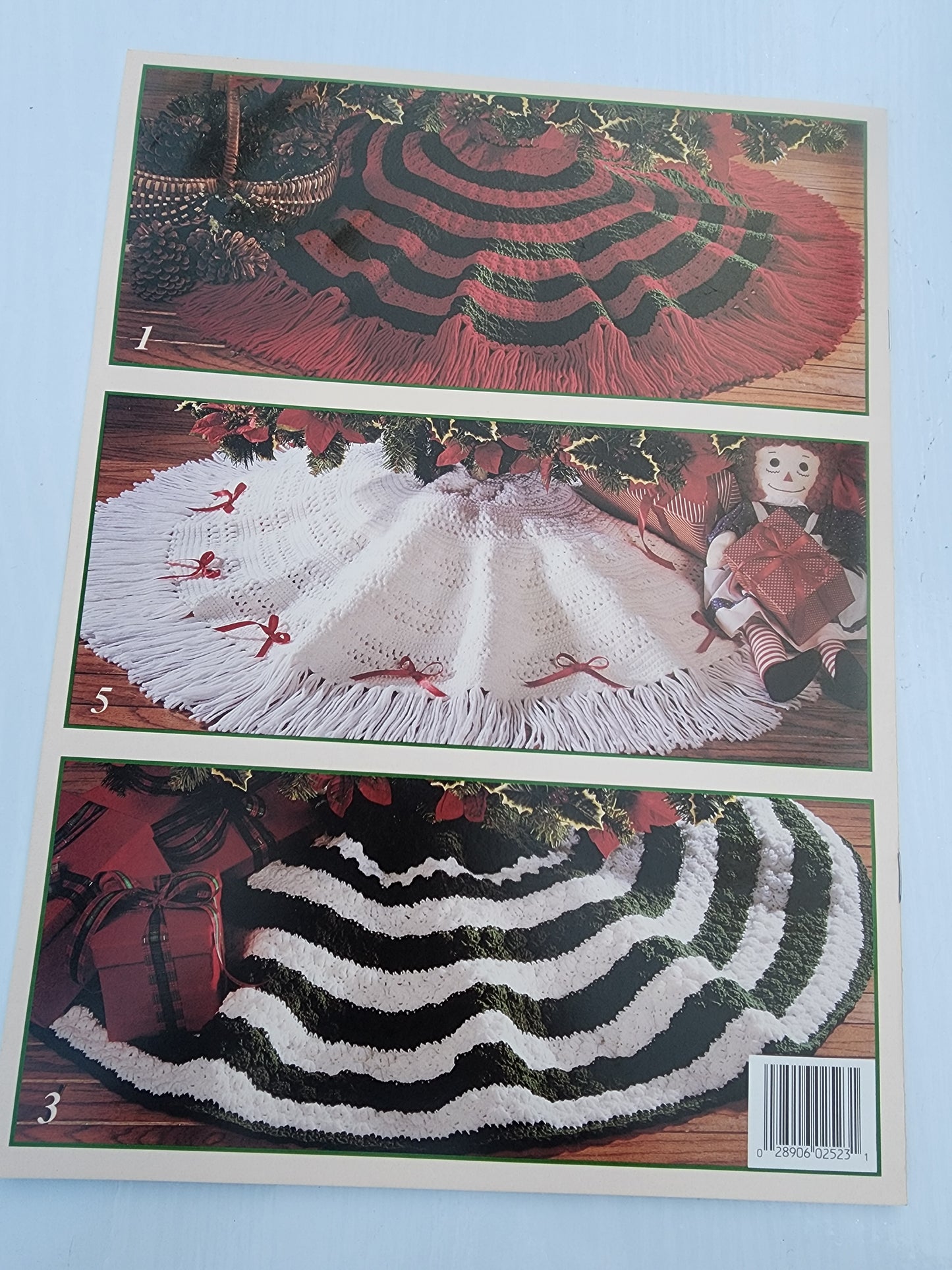 Vintage 1990s 2 Booklets -  Crystal Snowflakes 2825 & Skirting The Tree 2523