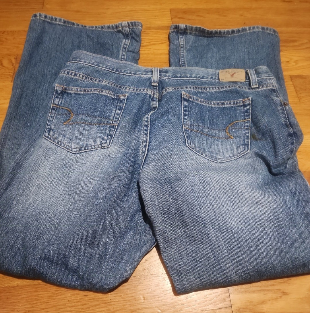 American Eagle Outfitter Blue Jeans Size 16.