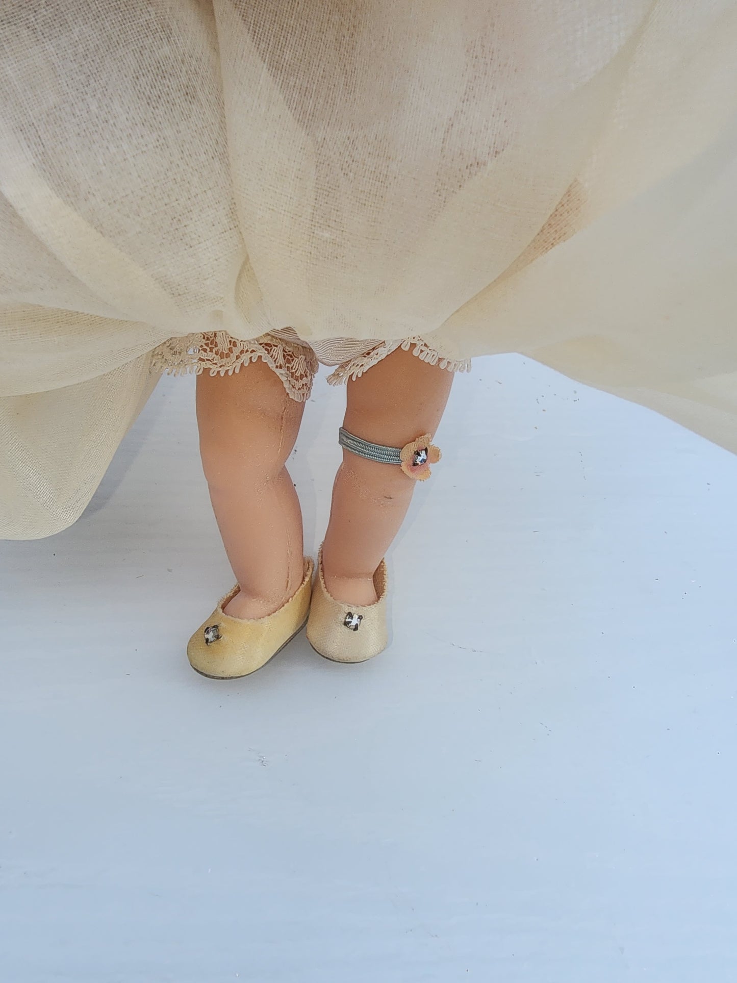 755 MADAME ALEXANDER DOLL  8" WEDDING BRIDE BLONDE shoes & matching garter belt