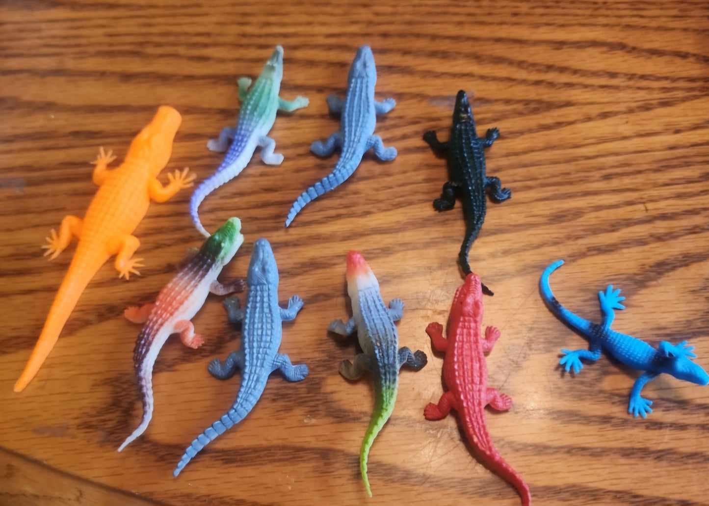 Lot of miniature alligators & lizard 3"