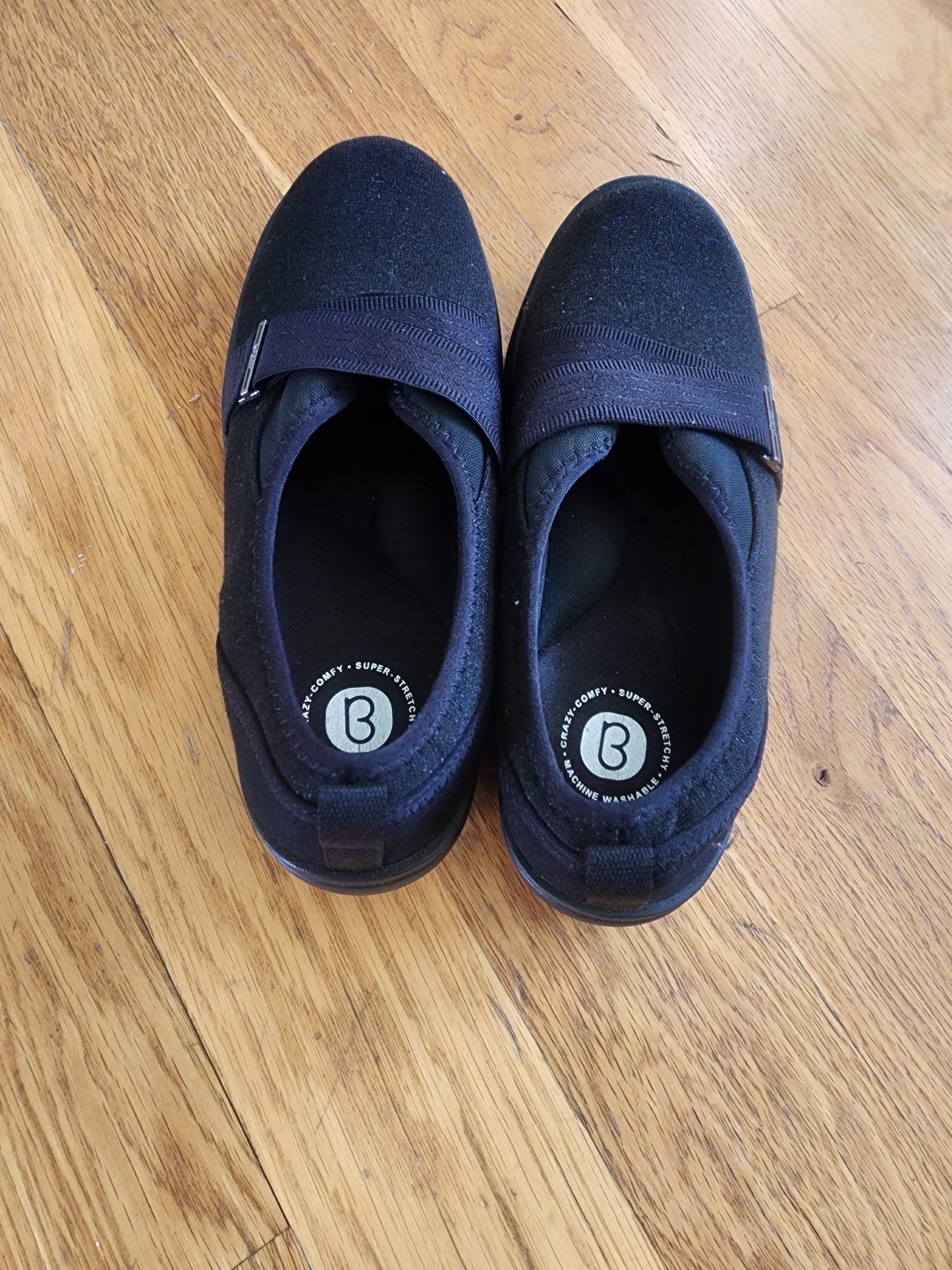 Women's Niche III Black slip-on from LifeStride. Size 8