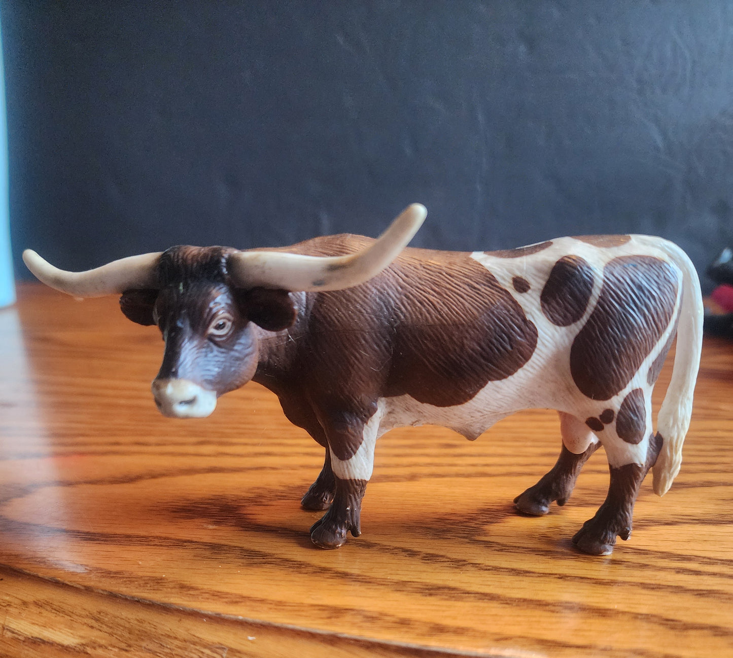 2002 Schleich Texas Longhorn Bull Cow Retired Animal Figure. 6" long