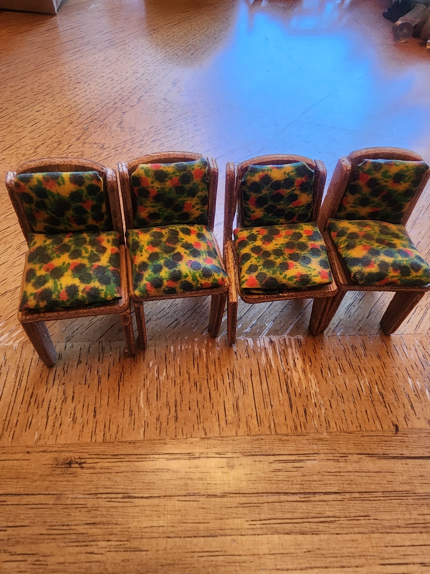 Vintage Doll House minature Dining Table and 4 chairs