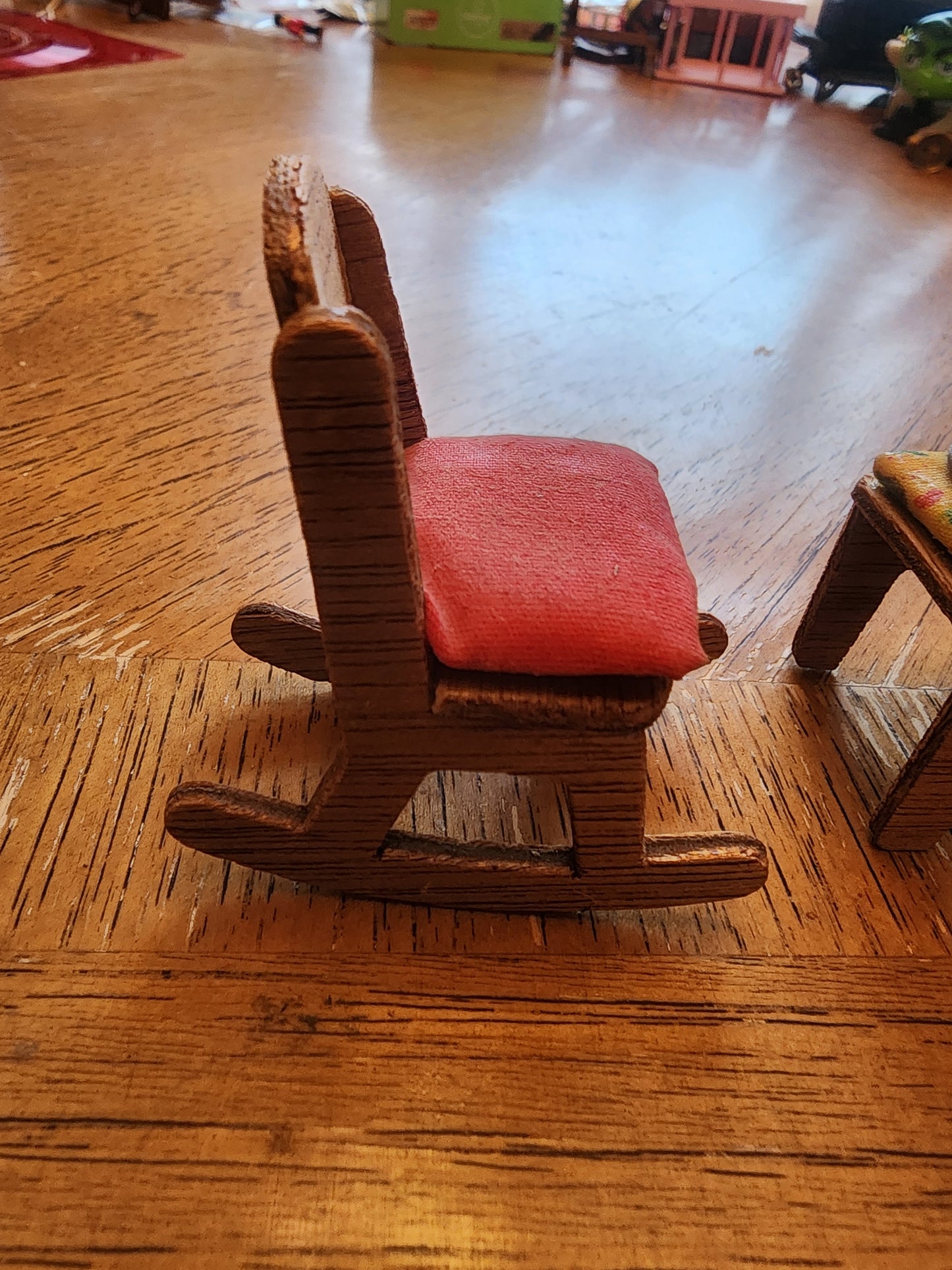 Ma's & Pa's Chair & Rocking Chair for doll house