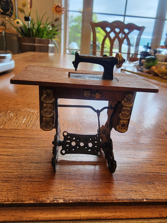 Vintage miniature sewing machine & cabinet