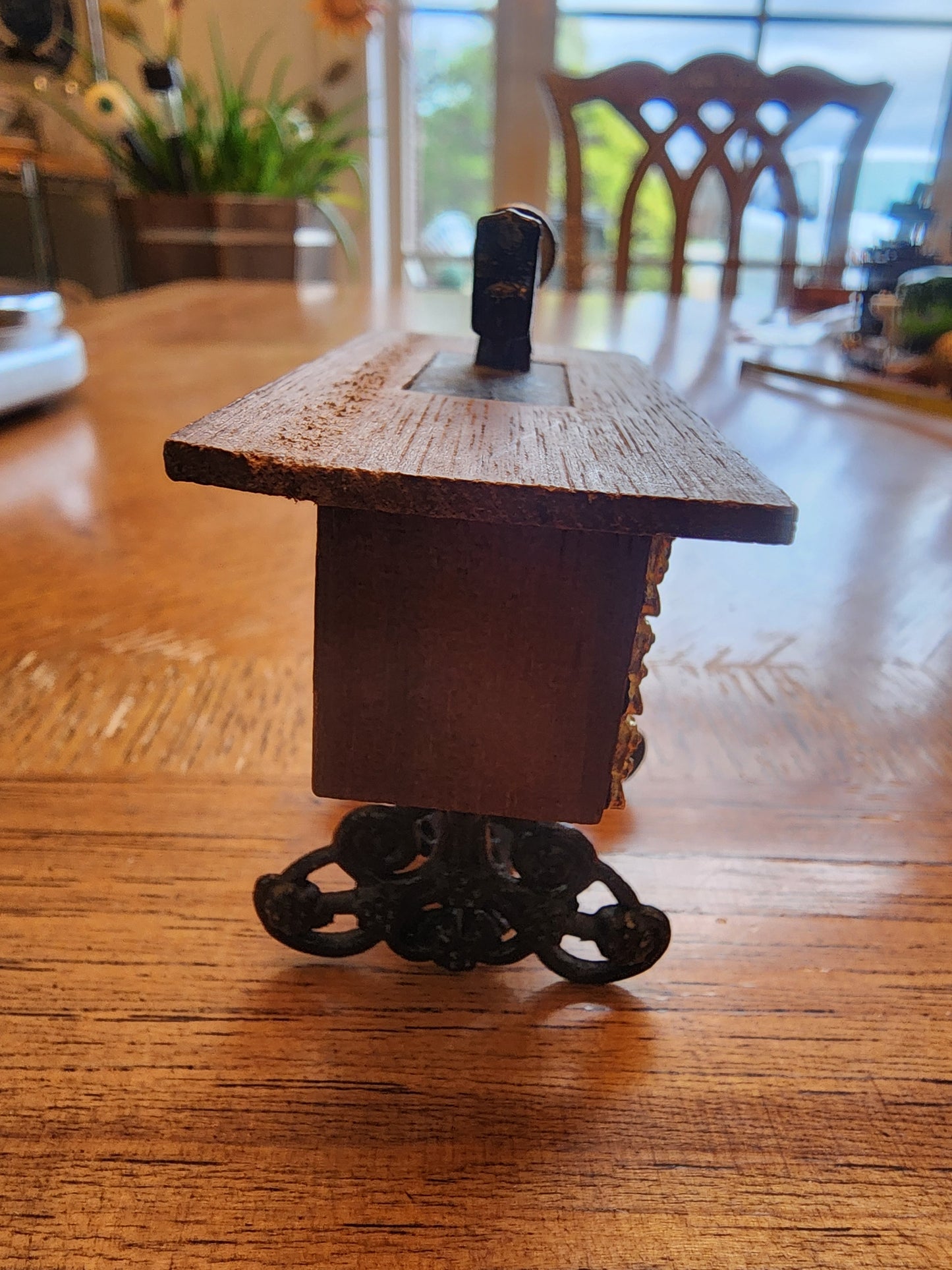 Vintage miniature sewing machine & cabinet