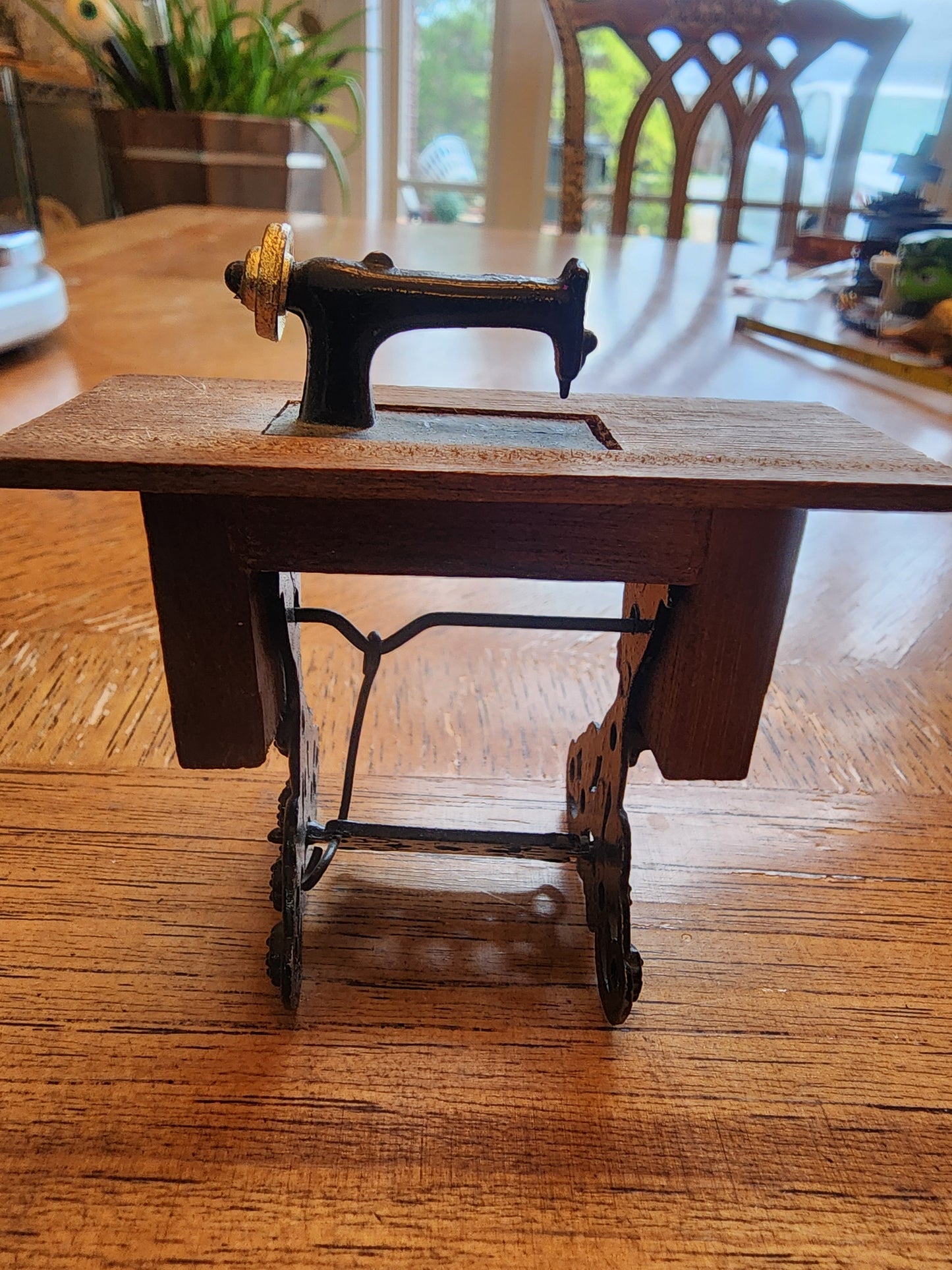 Vintage miniature sewing machine & cabinet