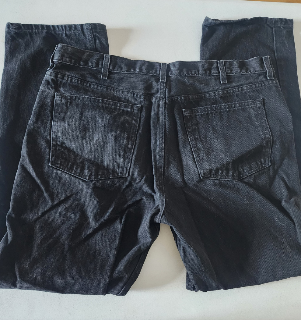 Men's Black  Denim Jeans 40 x 32 in very good condition.