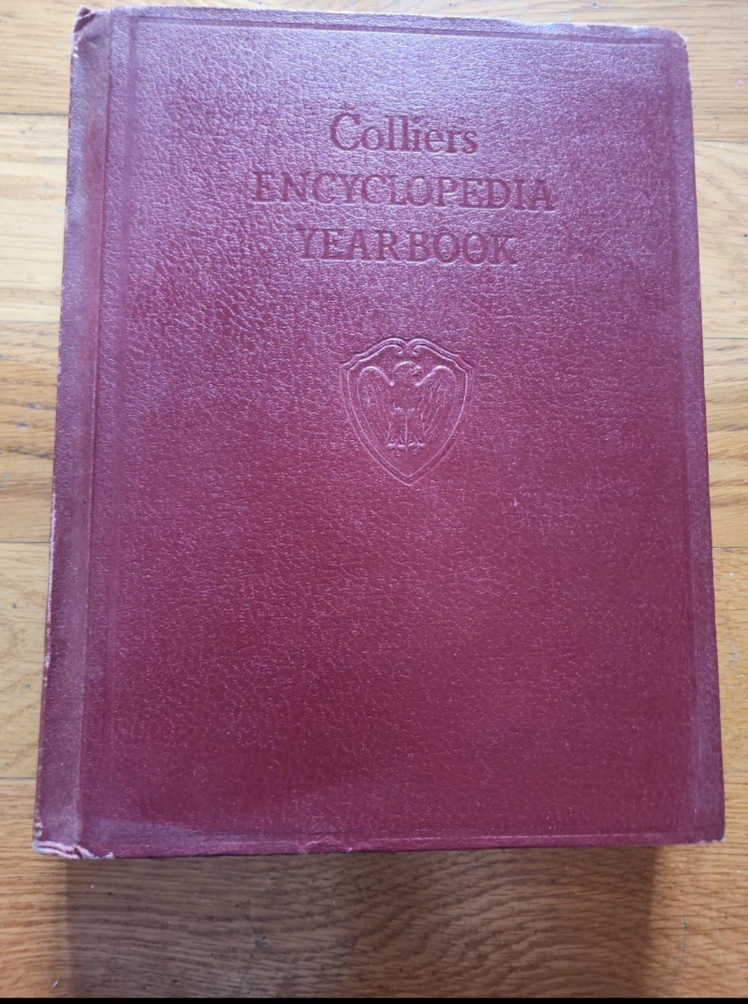 Vintage 1962 Collier’s Encyclopedia Yearbook Book covering the Year 1961