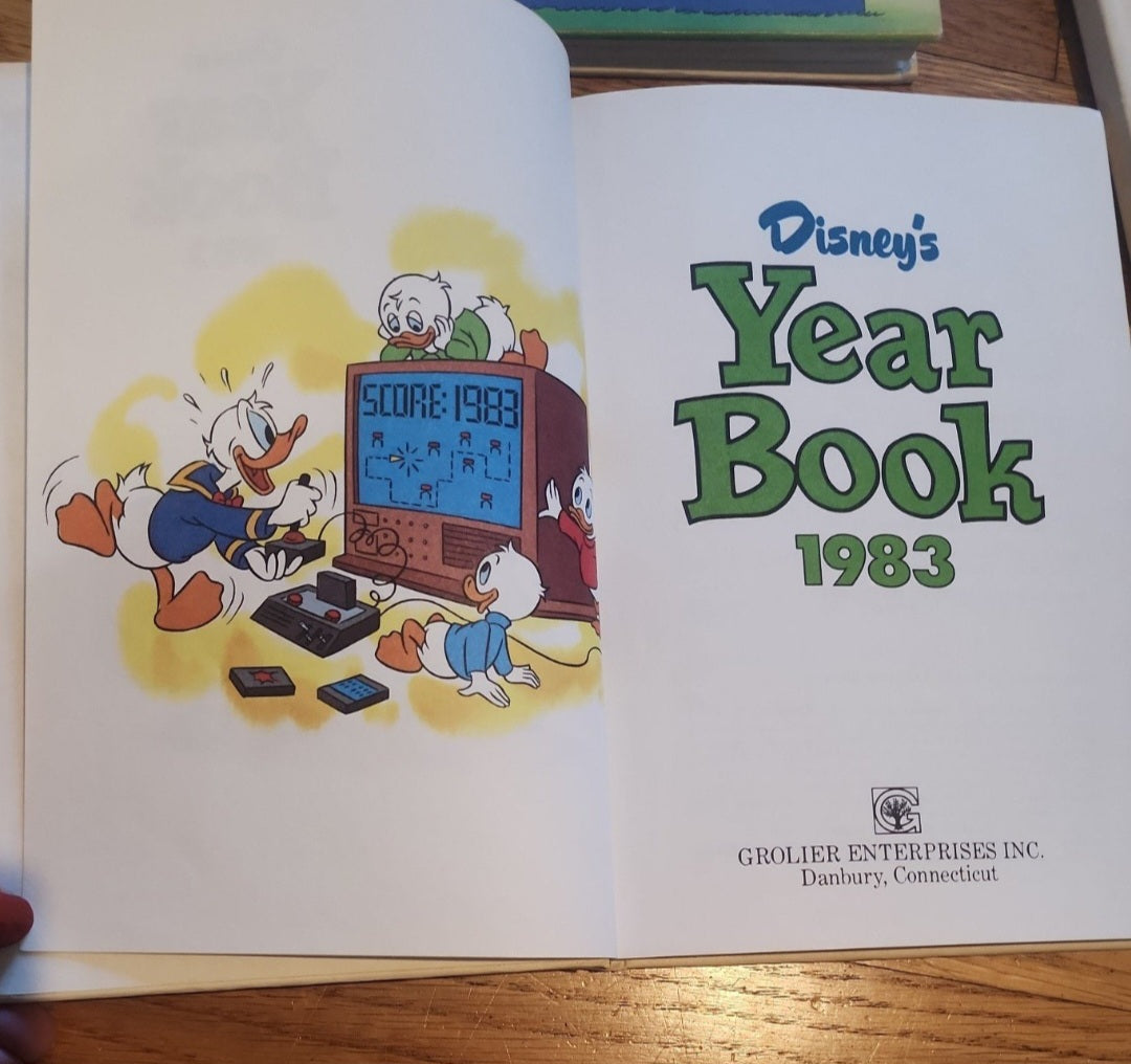 Disney's Year Book Lot  Wonderful World of Reading Mickey 1983-1986, 1988