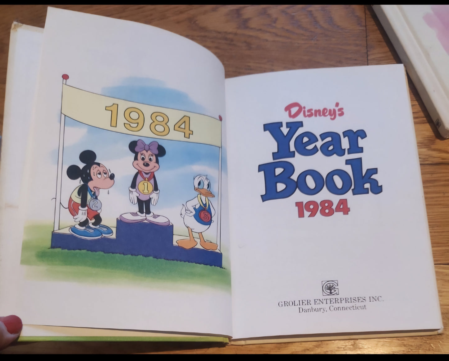 Disney's Year Book Lot  Wonderful World of Reading Mickey 1983-1986, 1988