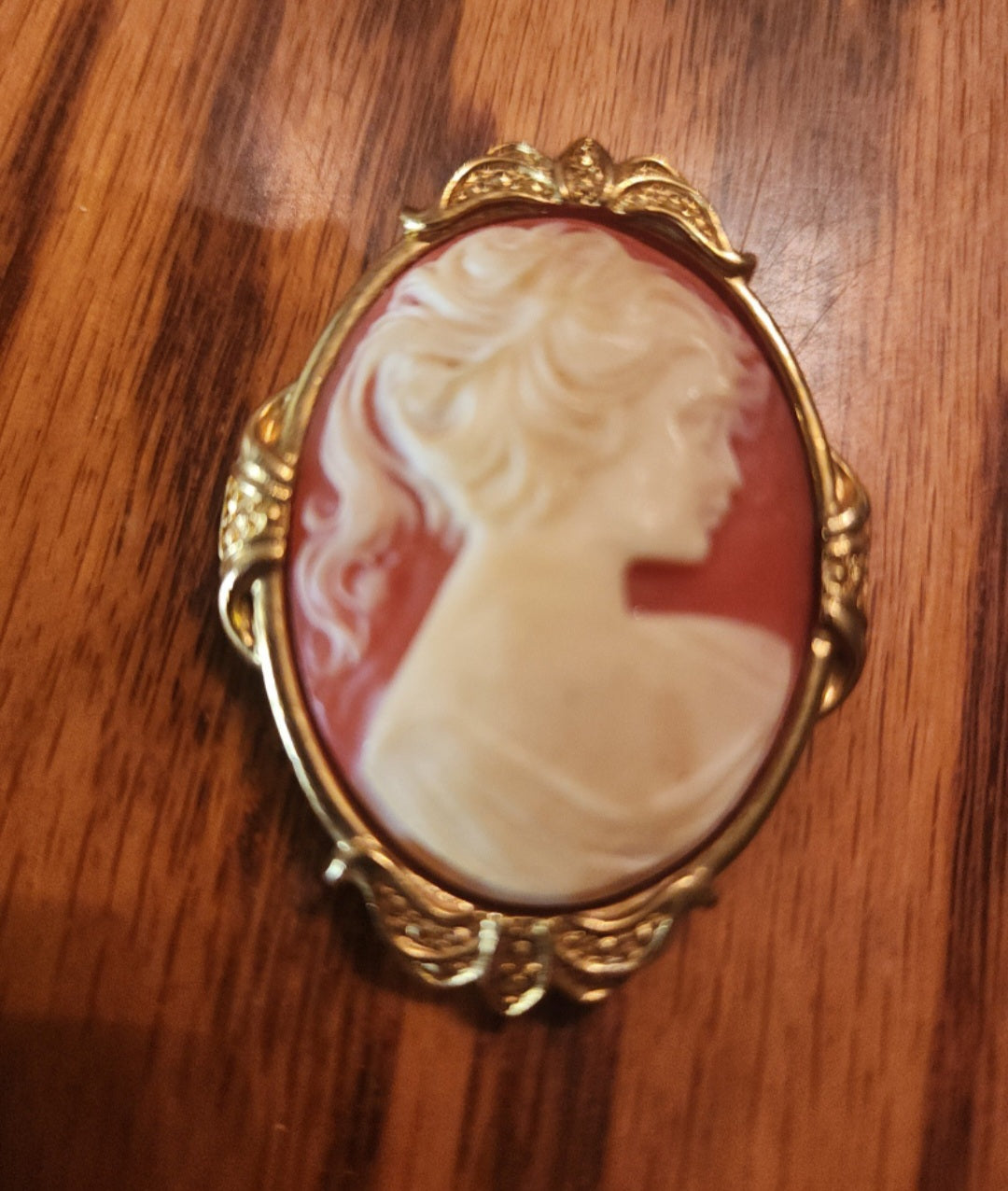 1928 Romantic CAMEO pin. Western antique jewelry