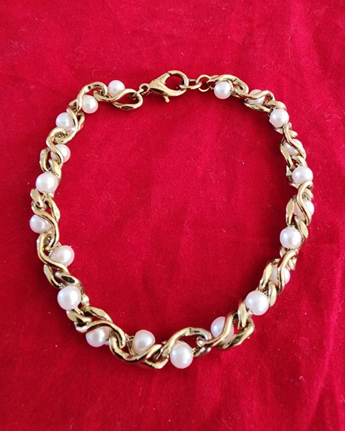 Vintage Gold tone Bracelet  with Lustrous Faux Pearls