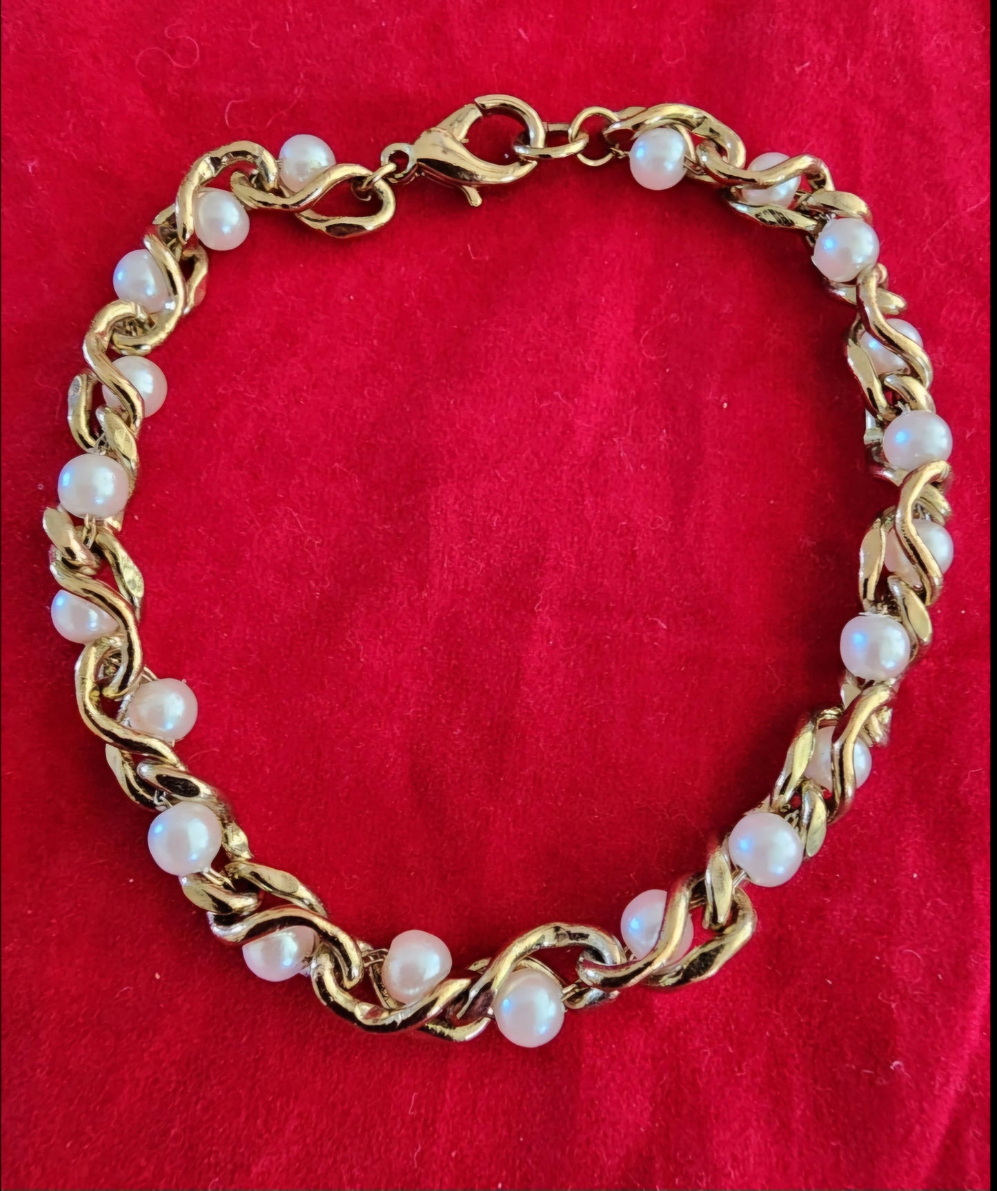 Vintage Gold tone Bracelet  with Lustrous Faux Pearls