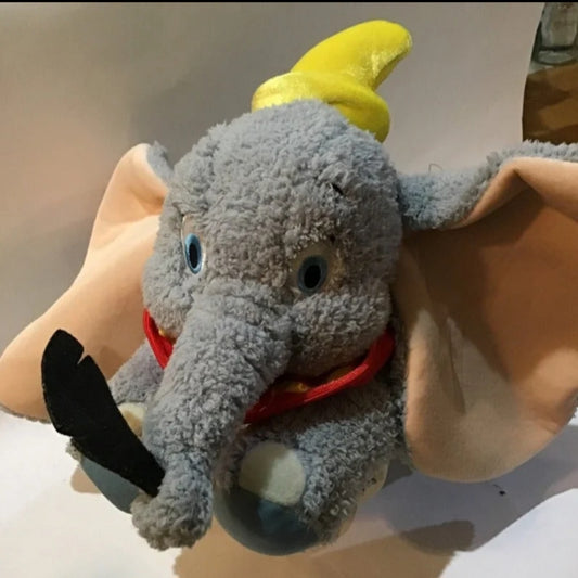 DISNEYLAND DUMBO FLYING ELEPHANT W FEATHER. (102)