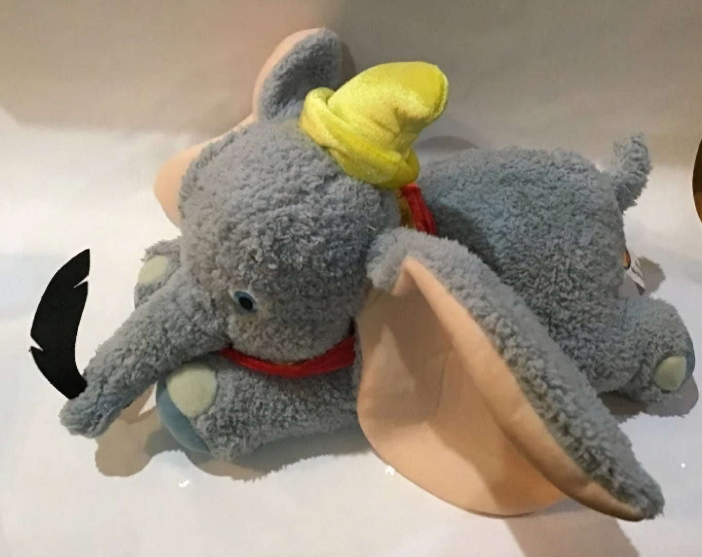 DISNEYLAND DUMBO FLYING ELEPHANT W FEATHER. (102)