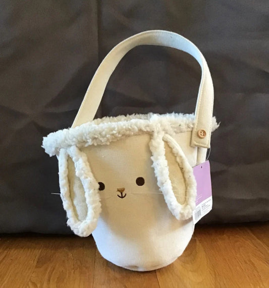 Welcome spring with this charming Spritz lamb Easter basket!