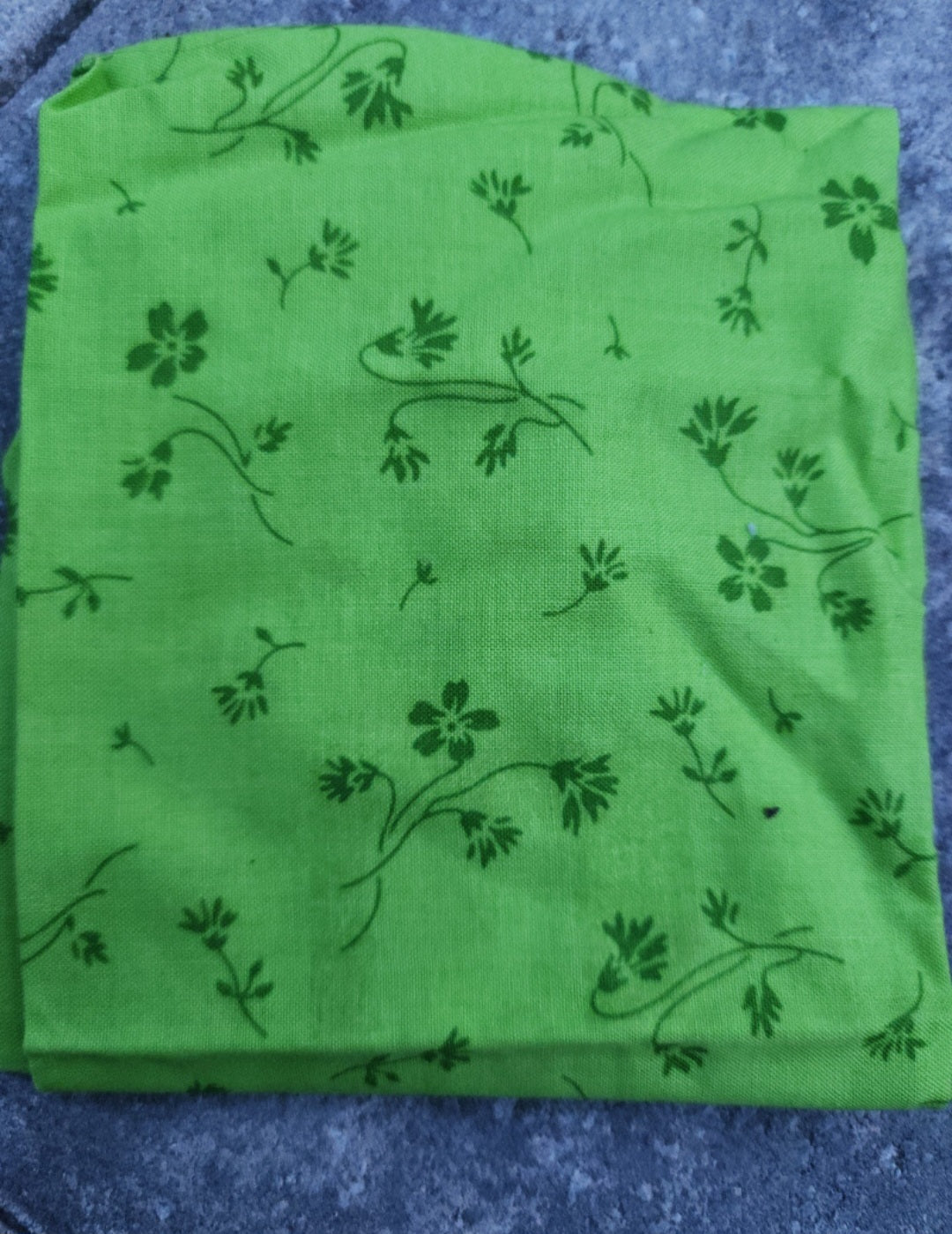 Bright Green Floral Fabric Quarter (18" x 21") - Perfect for Your Projects!