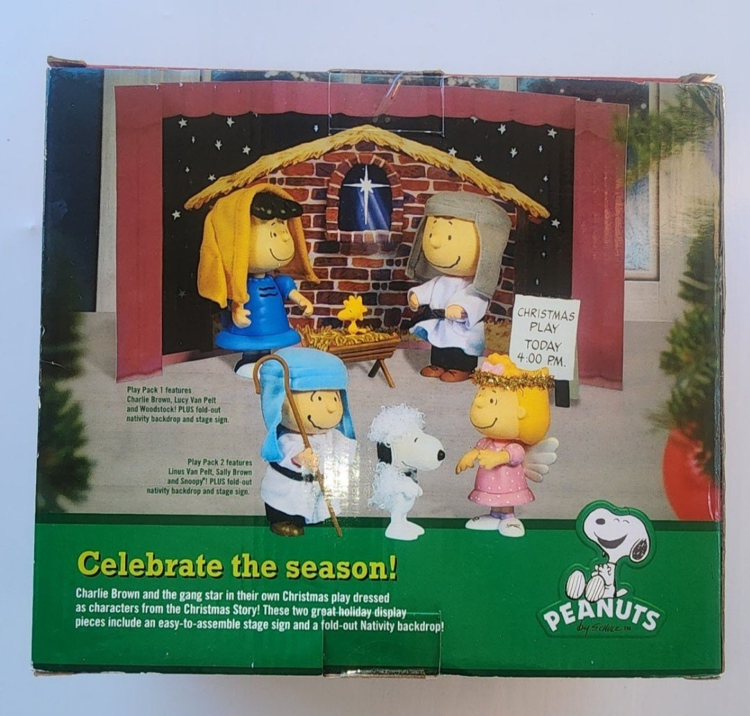 Peanuts Linus, Sally & Snoopy Nativity Pageant Articulated Action Figure Set