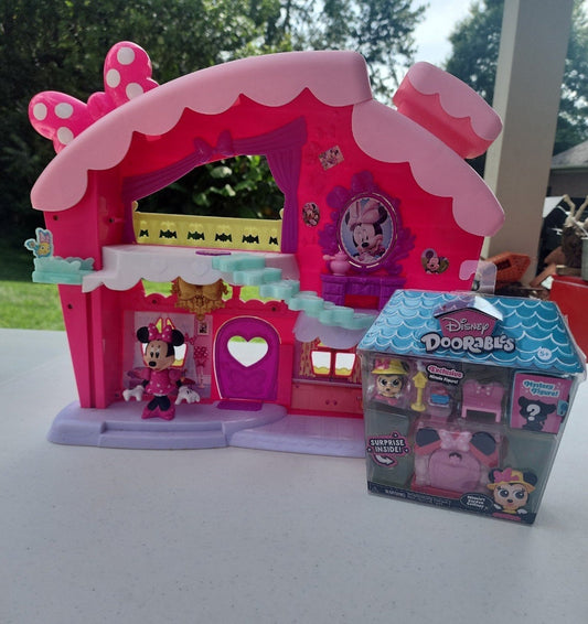 Disney Junior's Minnie Mouse Bowfabulous Home Talks & plays  & Disney Doorables