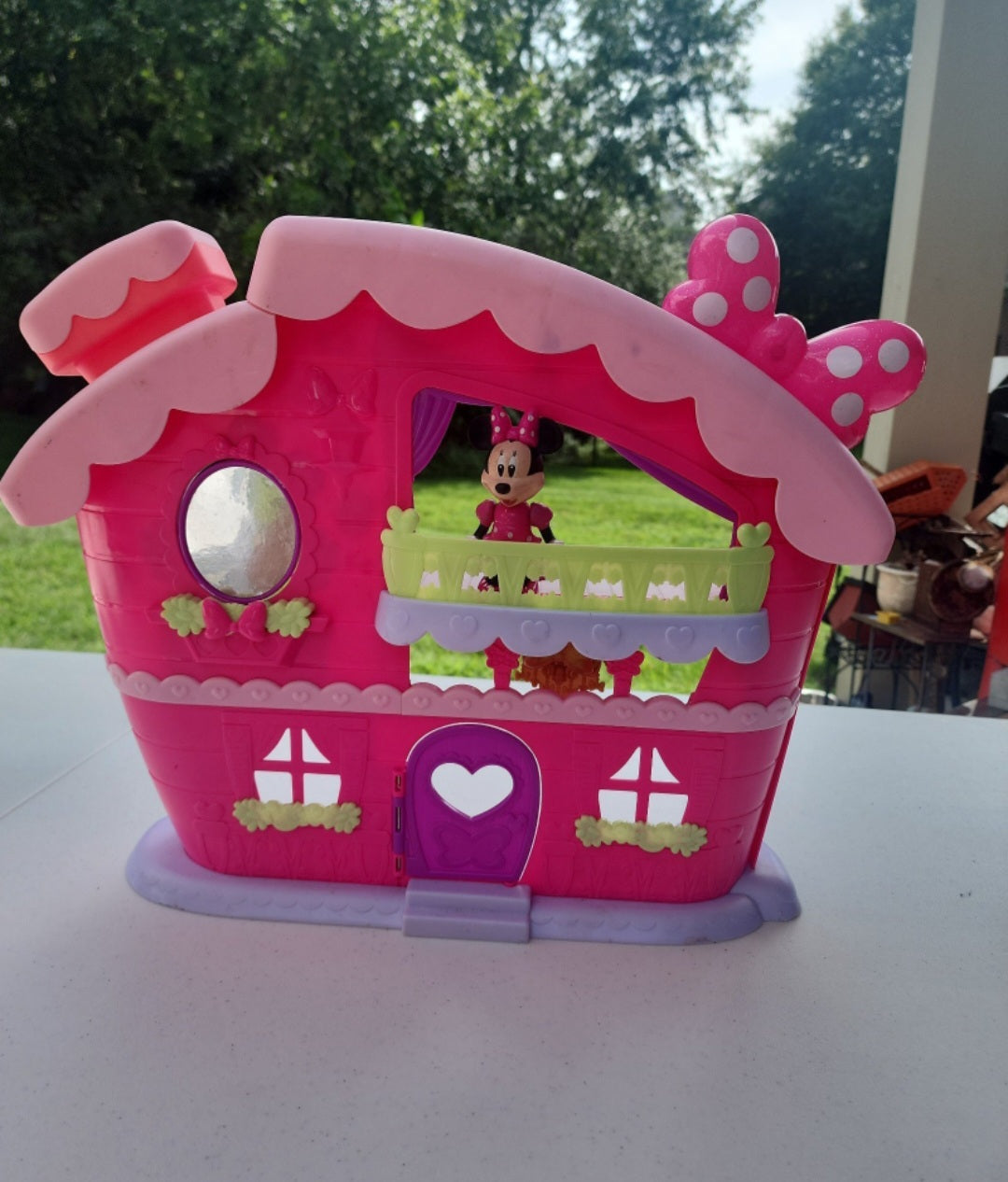 Disney Junior's Minnie Mouse Bowfabulous Home Talks & plays  & Disney Doorables