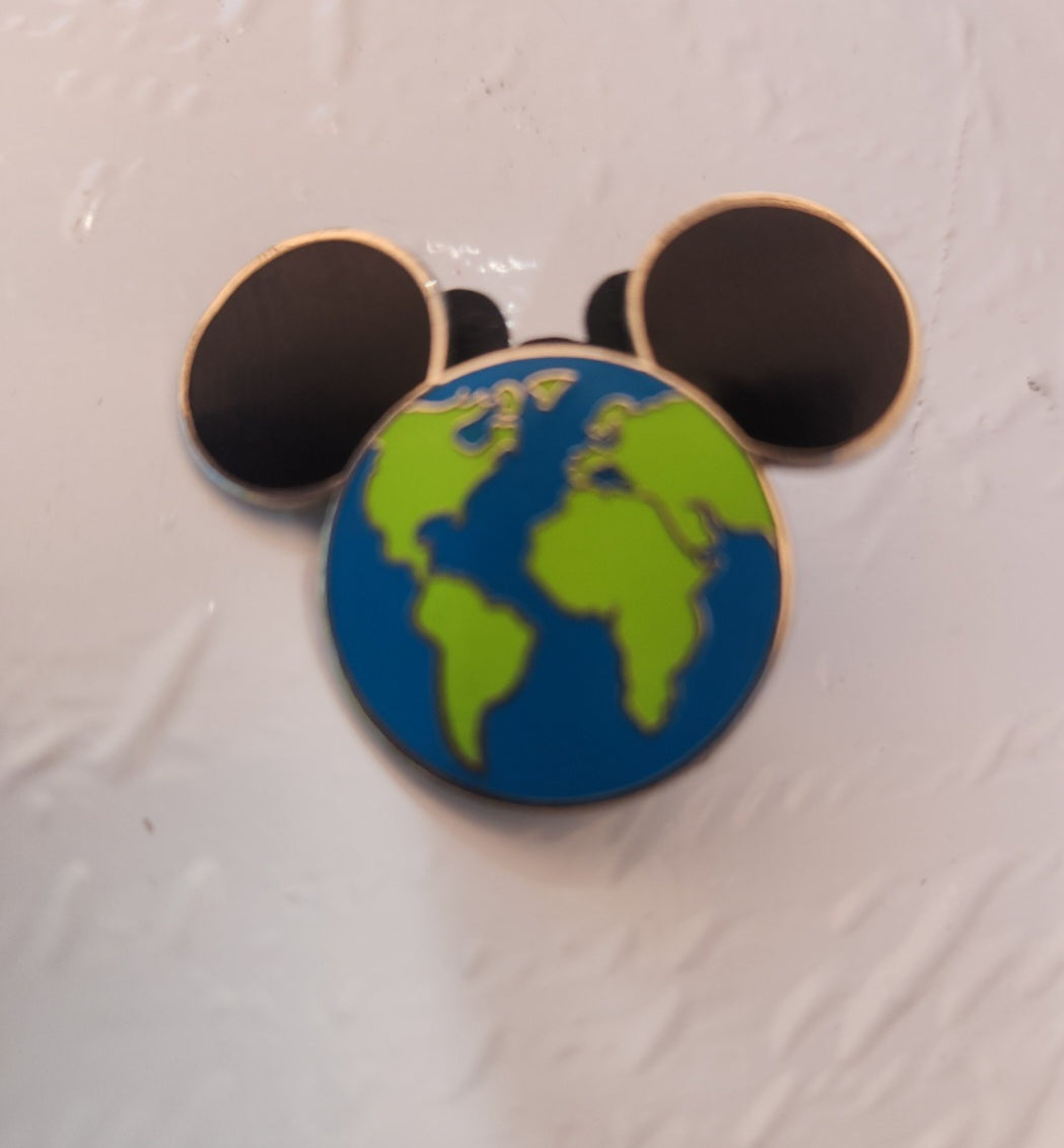 Disney Trading Pin - World Mickey Mouse Head Earth 2010