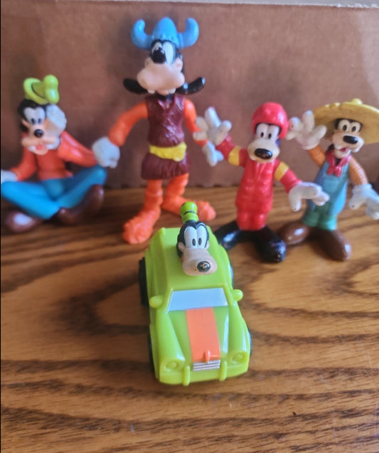 Vintage Disney Goofy figure Set ane ond pull and go car