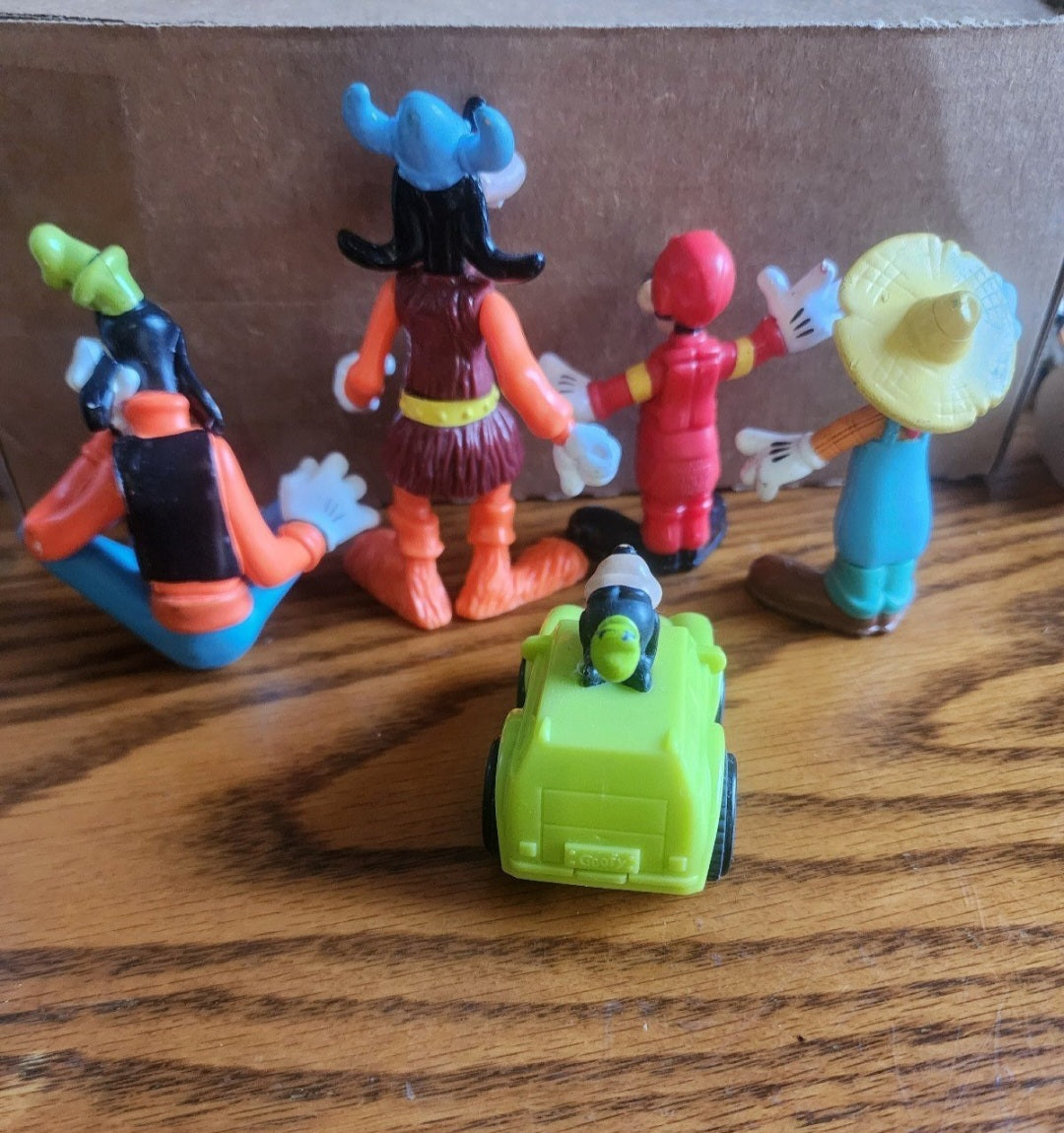 Vintage Disney Goofy figure Set ane ond pull and go car