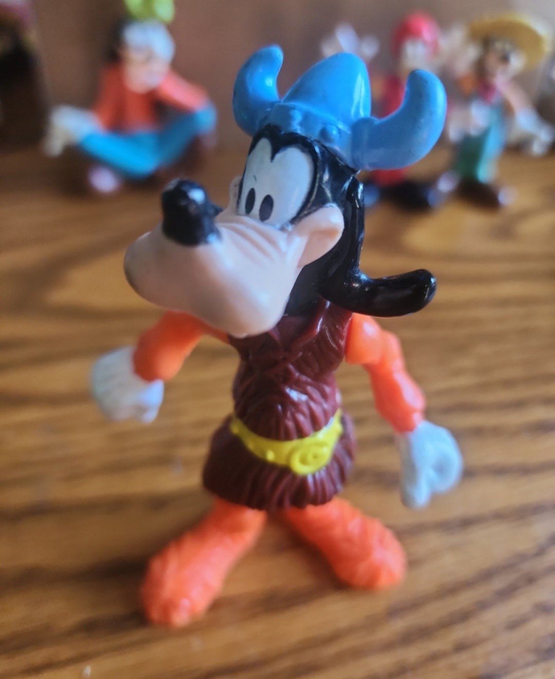 Vintage Disney Goofy figure Set ane ond pull and go car