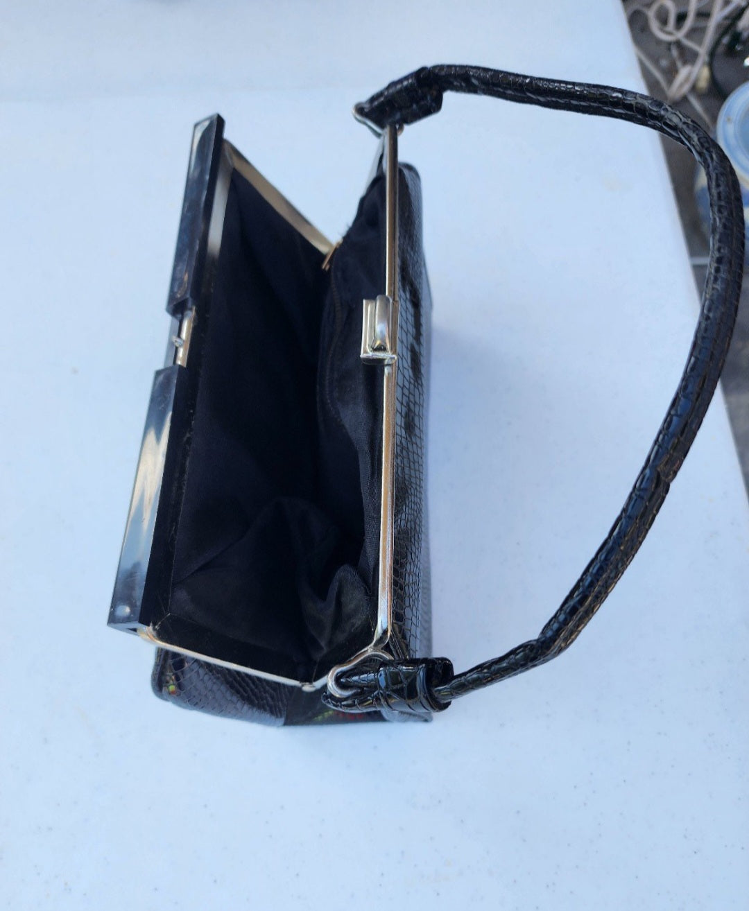 Vintage Dover Leather Handbag. Snap closure, Inside zippered compartment