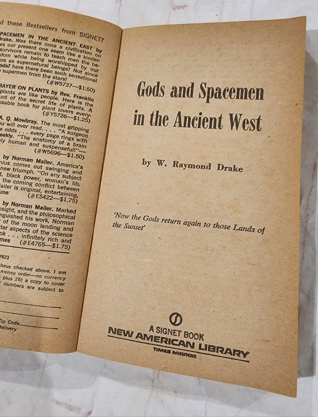 Gods and Spacemen in the Ancient West by Raymond W. Drake 1974