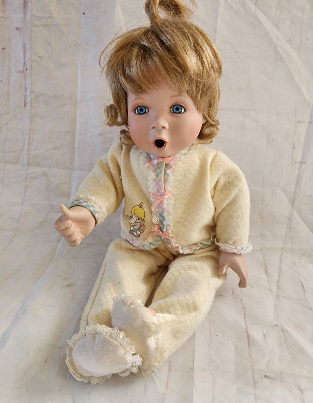 Precious Moments Ashton-Drake Porcelain 76851 Jesus Loves Me Baby Girl Doll 1998