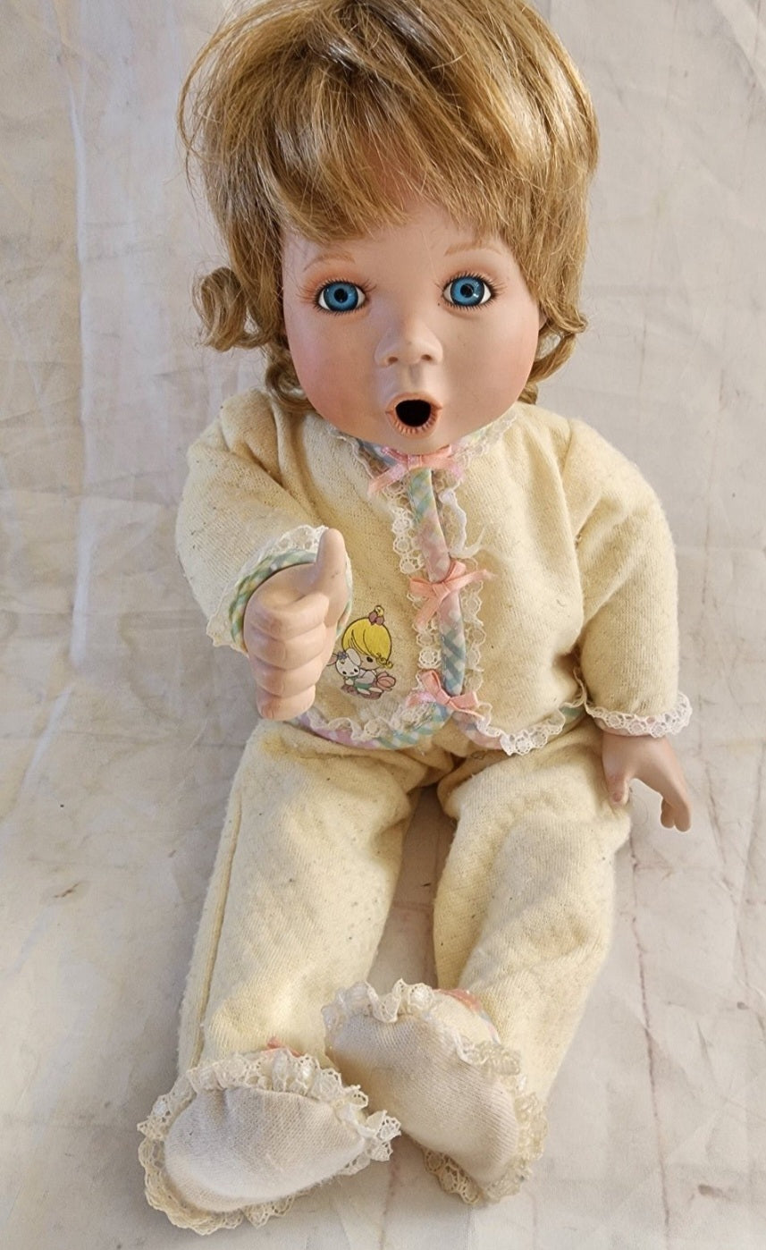 Precious Moments Ashton-Drake Porcelain 76851 Jesus Loves Me Baby Girl Doll 1998