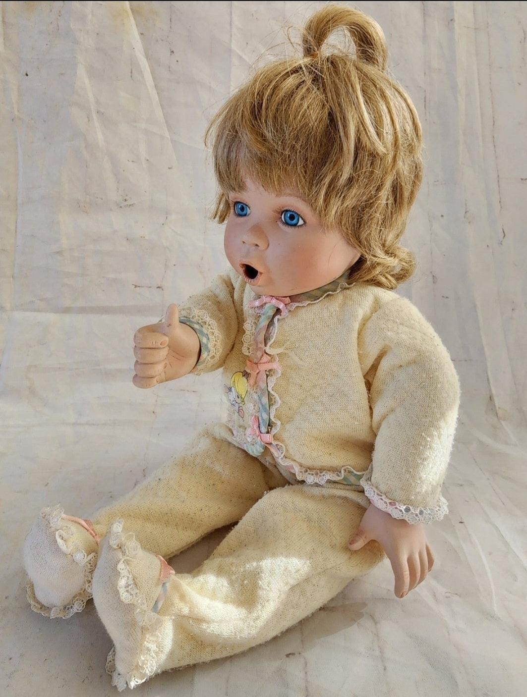 Precious Moments Ashton-Drake Porcelain 76851 Jesus Loves Me Baby Girl Doll 1998