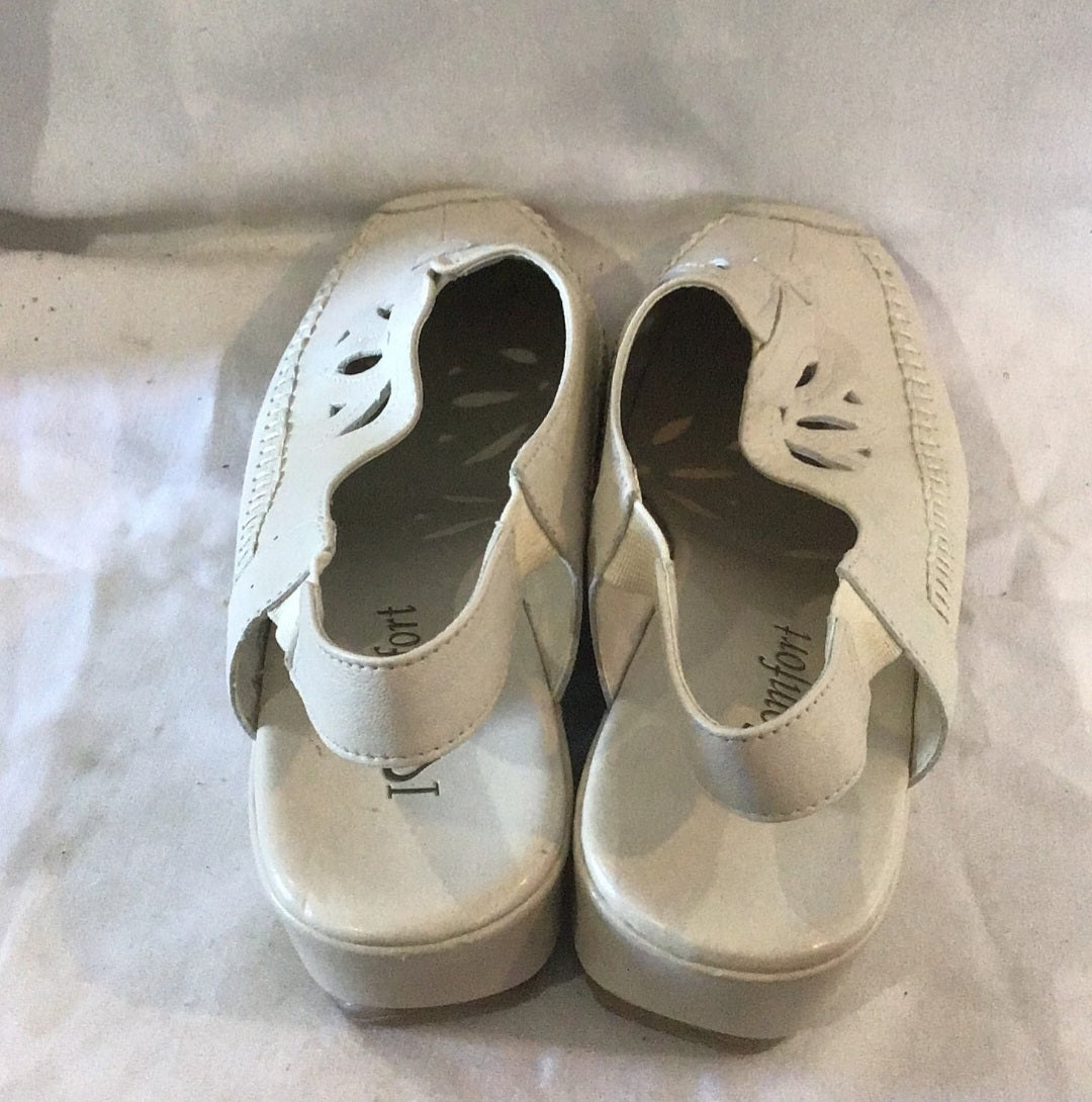 Women's leather cream shoes, i love comfort  size 9