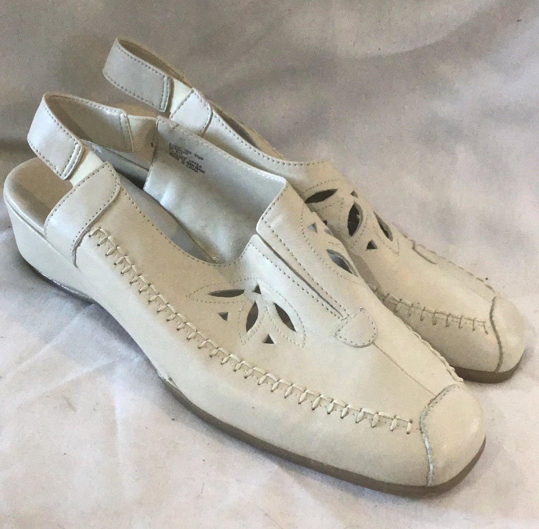 Women's leather cream shoes, i love comfort  size 9