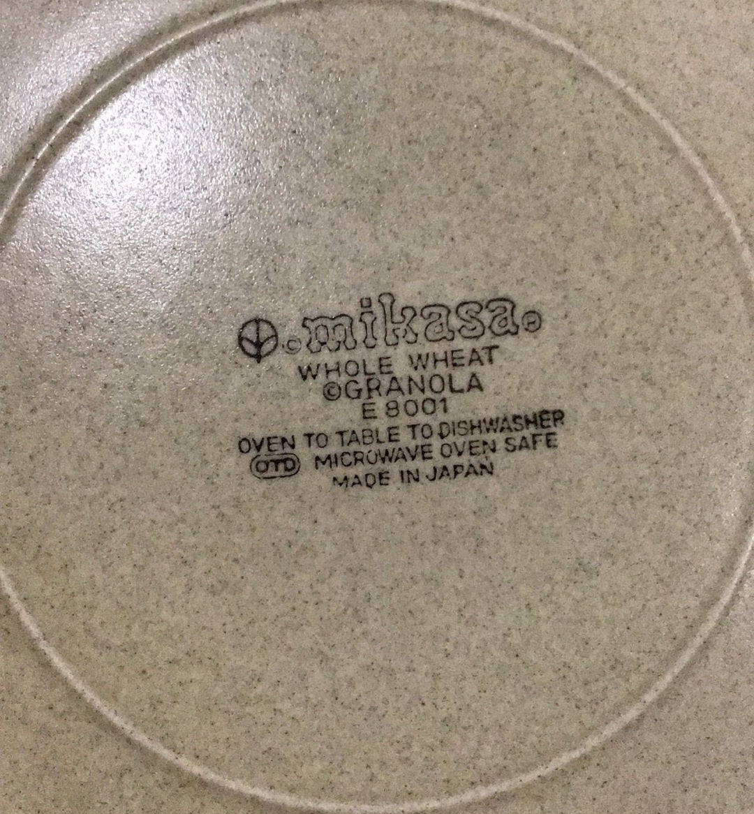 2 Mikasa whole Wheat “Granola” Vintage Stoneware Plates E8001