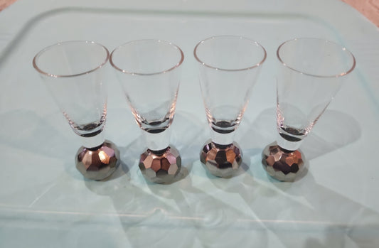 Set of 4 Elegant Shot Glasses with dark silver faceted base